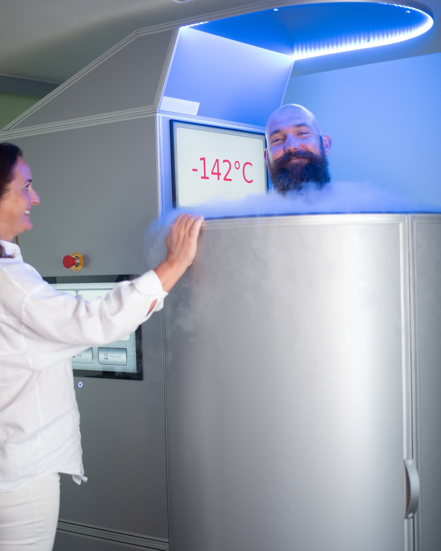 Kryotherapie Ganzkörperkältetherapie Session mit professioneller medizinischer Betreuung bei CryoMedix Wien